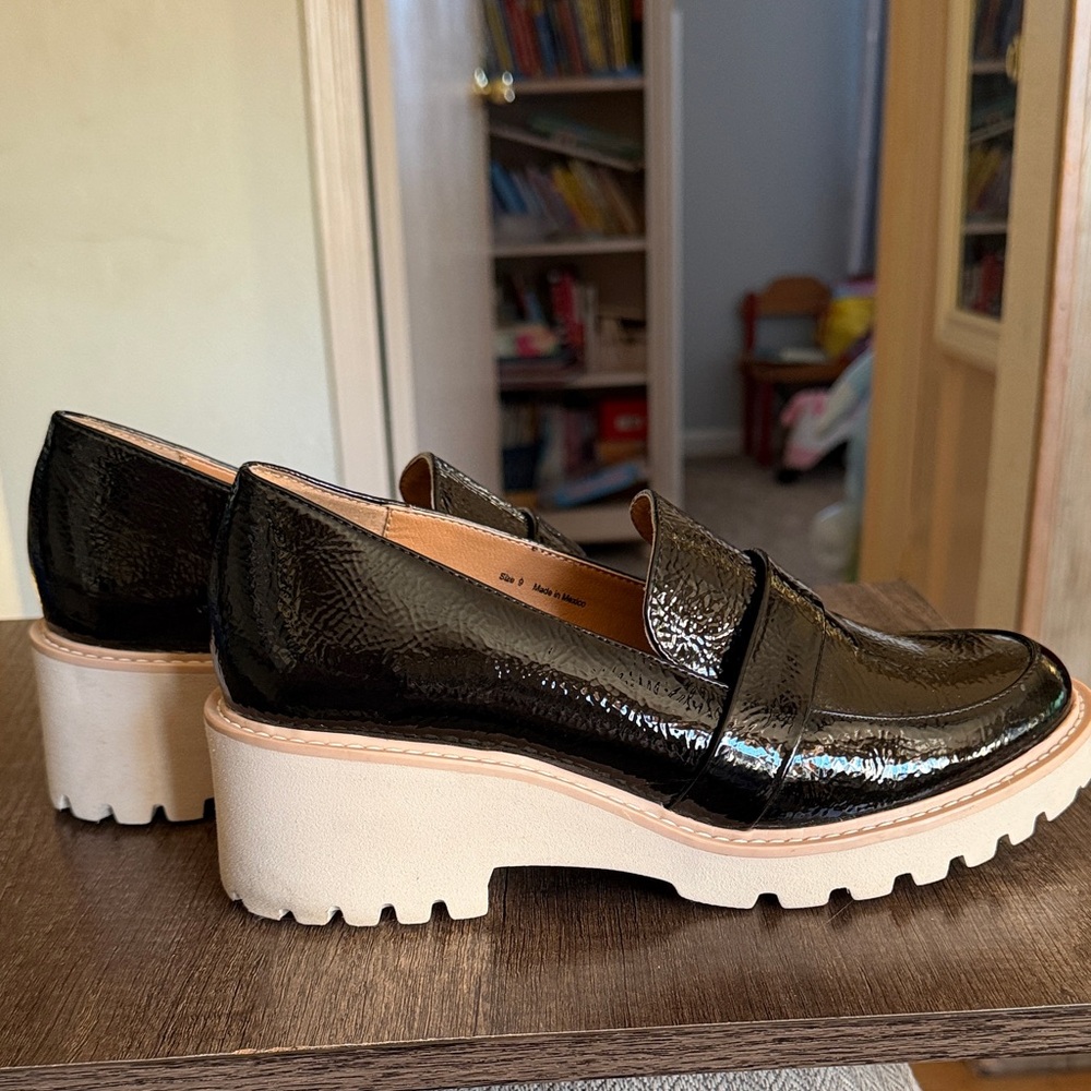 EUC Dolce Vita Hyatt Black Patent Leather Platform Loafers w/White Lug Sole SZ 9 - Picture 5 of 7